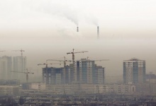 Construction sites are seen through the heavy smog over Almaty February 2, 2011. REUTERS/Shamil Zhumatov 
